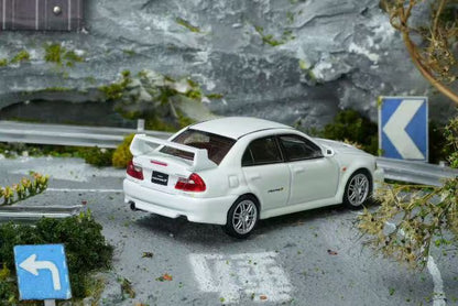 [ Pre-order ] M64103 MOTORHELIX 1:64 Mitsubishi Lancer Evolution V GSR Scotia White