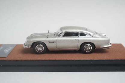 6250941S XiaoGuang MODEL 1:64 Aston Martin DB5 (007 version) Silver