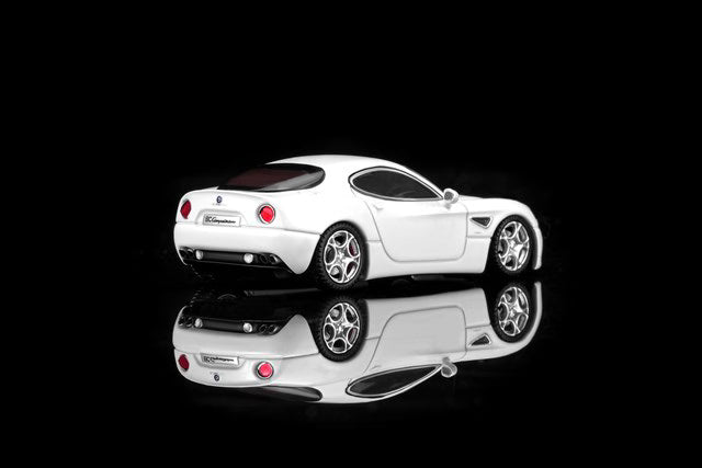 [ Pre-order ] M69052 MOTORHELIX 1:64 Alfa Romeo 8C Competizione 2008 Bianco Polare White