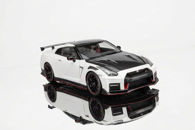 [ Pre-order ] M83526 MOTORHELIX 1:18 Nissan GT-R NISMO (R35) Special Edition 2022 Brilliant White Pearl