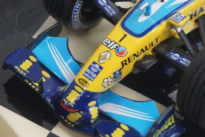 1:43 MINICHAMPS 400060201 Renault R26 French GP 2006 #1 model car