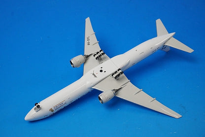 1:400 B777-300 Singapore Star Alliance 9V-SYL 10930 Phoenix airplane model