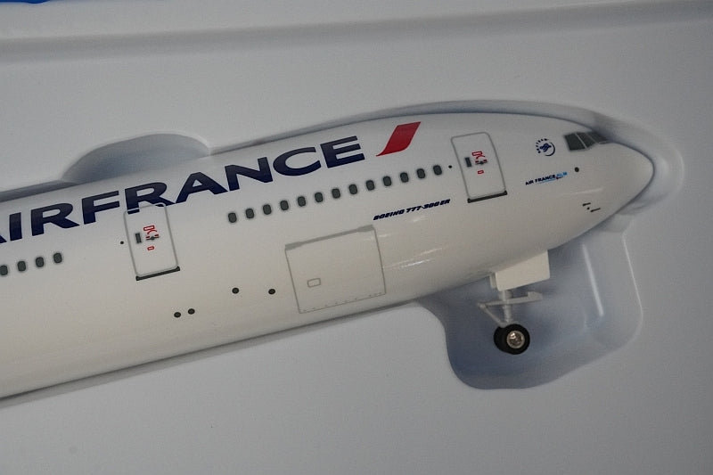 1:200 B777-300ER Air France F-GZND SKR653 SKYMARKS airplane model