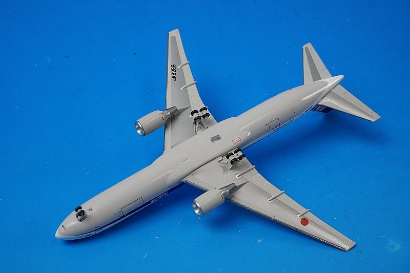 1:400 B767-300ER ANA JA8286 NH40041 ANA airplane model
