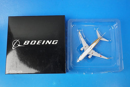 1:400 B737-700 ANA Gold Jet JA01AN BOX18023 PandaModel airplane model