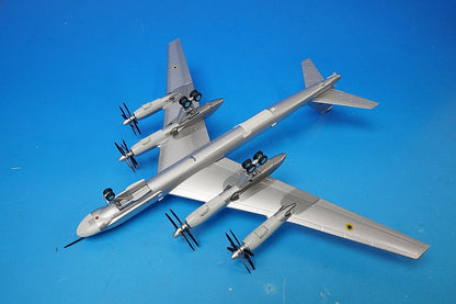 1:200 Tu-95MS Bear H Ukrainian Air Force 106th Heavy Bomber Division (Portava Museum Preservation Machine)#01 556538 Herpa