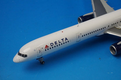 1:200 B757-300 DELTA Air Lines N585NW G2DAL712 Gemini airplane model