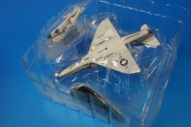 1:72 A-4F Skyhawk U.S. Navy 55th Attack Squadron Warhorse Carrier Hancock HA1425 Hobby Master