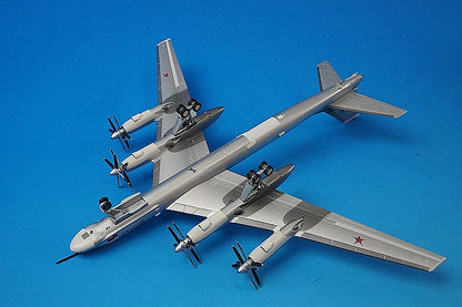 1:200 Tupolev Tu-95MS Bear H Air Force of the Russian Federation 184th Regiment Donbass Guard Air Base Engelis 571579 Herpa airplane model