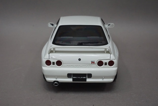 1:18 AUTOart 77342 Nissan Skyline GT-R (R32) Crystal White model car