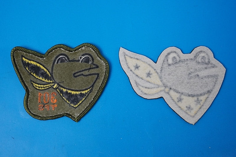 Patch JASDF 301st Squadron Frog 2 piece set without hook and loop