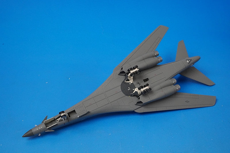 1:200 B-1B USAF 184th Bomber Wing 127th Bomber Squadron McConnell Base 559263 Herpa