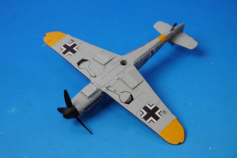 1:72 BF109G-2 German Air Force 8th Squadron, Lieutenant Günther Rall #13 AA27106 Corgi Airplane Model