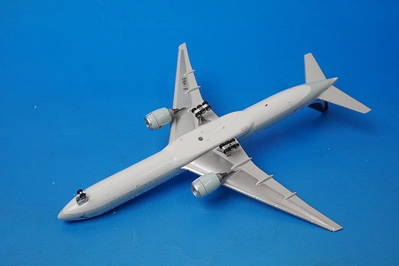 1:400 B777-367 Cathay Pacific B-HNQ 04650 Phoenix airplane model