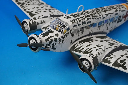 1:72 Junkers Ju-52/3M GAF Ambulance Aircraft Stalingrad Winter 1942 BJ YD AA36911 Corgi airplane model
