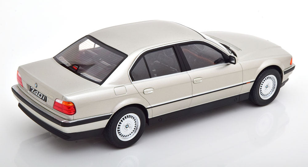 KKDC180365 KK scale 1:18 BMW 740i E38 1.series 1994 Silver