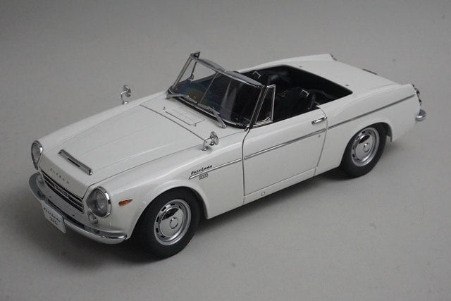 1:18 AUTOart 77433 Datsun Fairlady 2000 SR311 White model car