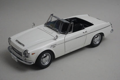 1:18 AUTOart 77433 Datsun Fairlady 2000 SR311 White model car