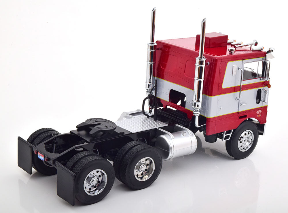 RK180151 ROAD KINGS 1:18 Peterbilt 352 Pacemaker 1977-1979 Red Metallic / Silver