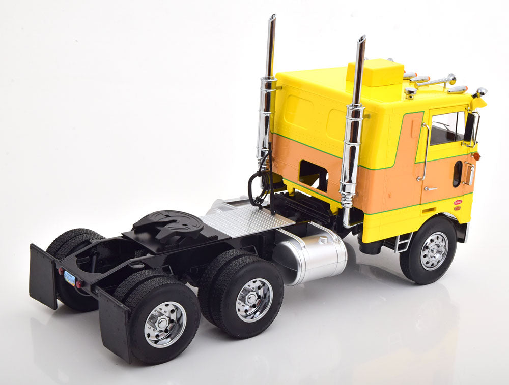 RK180152 ROAD KINGS 1:18 Peterbilt 352 Pacemaker 1977-1979 Yellow / Brown