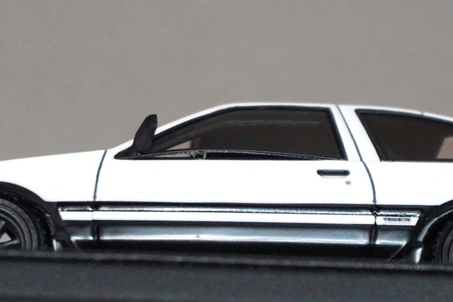 1:43 ignition model IG0484 Toyota Sprinter Trueno(AE86) 3 door GT Apex White / Black