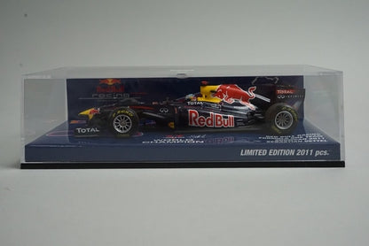 1:43 MINICHAMPS 413110271 Red Bull Racing Renault Show Car 2011 S.Vettel #1 model car