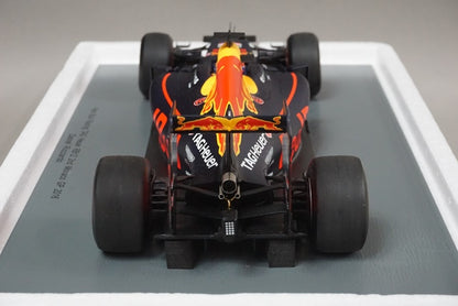 1:18 SPARK 18S311 Red Bull Racing TAG Heuer RB13 Malaysian GP Win M.Verstappen