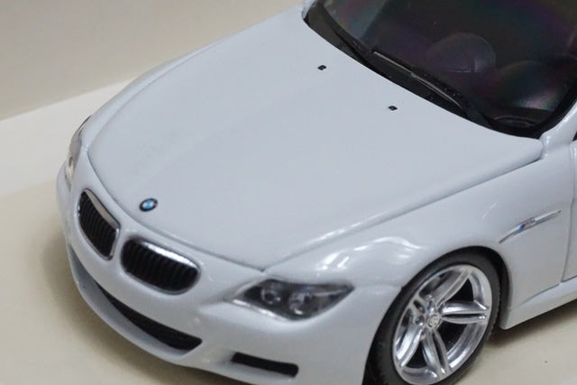 1:43 MINICHAMPS 436026120 BMW M6 Coupe 2007 Linea Bianco No.5