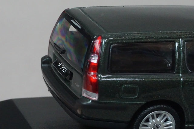 1:43 MINICHAMPS 430171212 VOLVO V70 2000 Olive Metallic