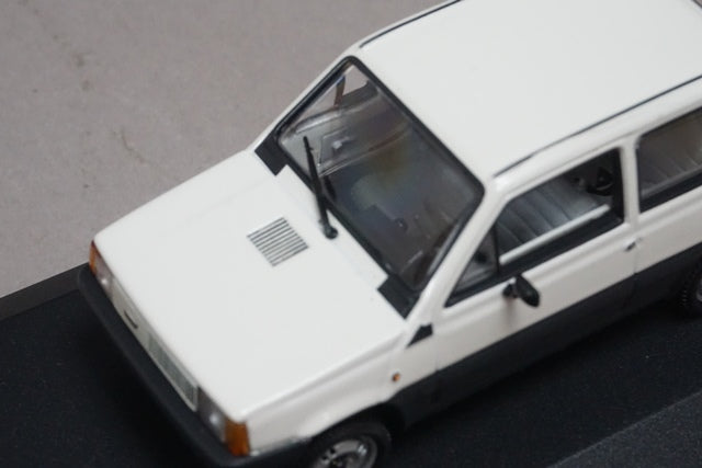 1:43 MINICHAMPS 400121400 Fiat Panda 34 1980 White