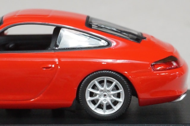 1:43 MINICHAMPS 400061024 Porsche 911 2001 Red