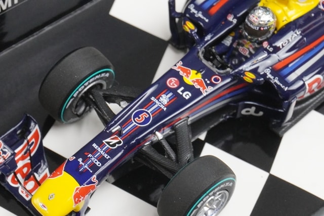 1:43 MINICHAMPS 410100105 Red Bull Racing Renault RB6 Abu Dhabi GP World Champion 2010 #5 Sebastian Vettel model car