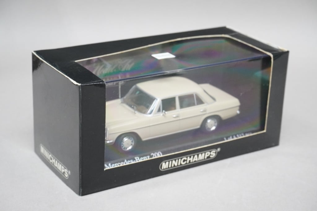1:43 MINICHAMPS 400034000 Mercedes Benz 200 1968 Beige