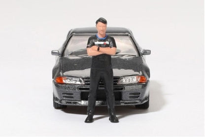 MGT00869-R TSM MINI-GT 1:64 Nissan Skyline GT-R R32 Nismo Gunmetal Matsuda Tsugio Collection w/ Matsuda Tsugio Figure RHD model car