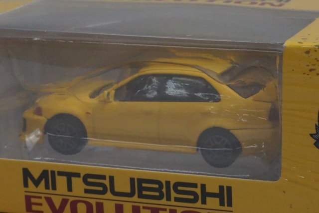 64B0407 BM CREATIONS 1:64 Mitsubishi Lancer Evolution V/VI Yellow RHD model car