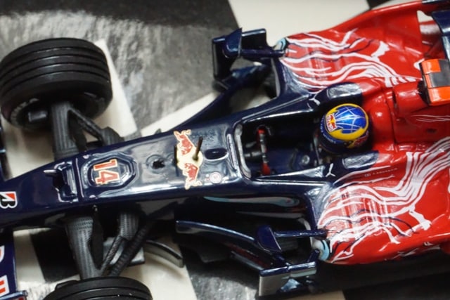 1:43 MINICHAMPS 400080014 Scuderia Toro Rosso STR3 2008 #14 S.Bourdais model car