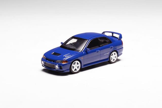 M64002 MOTORHELIX 1:64 Mitsubishi Lancer Evolution IV ICELLE BLUE model car