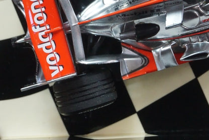 1:43 MINICHAMPS 530074372 Vodafone McLaren Mercedes Show Car 2007 #2 L. Hamilton