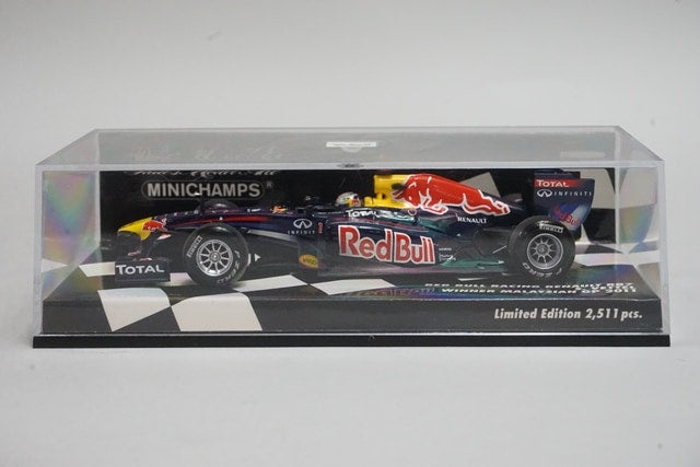 1:43 MINICHAMPS 410110101 Red Bull Racing Renault RB7 Malaysian GP #1 S.Vettel