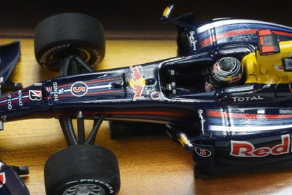 1:43 MINICHAMPS 403100275 SINGHA Red Bull Racing Show Car 2010 #5 S.Vettel