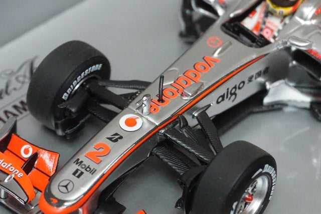 1:43 MINICHAMPS 533104302 Vodafone McLaren Mercedes MP4-25 2010 #2 L.Hamilton