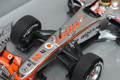 1:43 MINICHAMPS 533104302 Vodafone McLaren Mercedes MP4-25 2010 #2 L.Hamilton