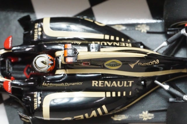 1:43 MINICHAMPS Lotus F1 Team Renault E20 Bahrain GP 2012 #9 K. Raikkonen