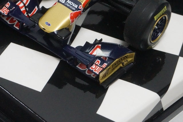 1:43 MINICHAMPS 410110088 Scuderia Toro Rosso Show Car 2011 #18 S.Buemi