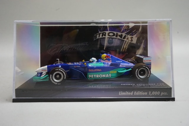 1:43 MINICHAMPS 403010017 Paddock Sauber Petronas C20 2001 #17 K.Raikkonen model car