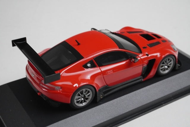 1:43 MINICHAMPS 437121392 Aston Martin V12 Vantage GT3 Red model car
