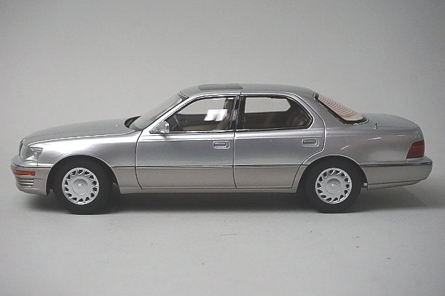 8230811S Xiao Guang MODEL 1:18 Lexus LS400 1993 Silver