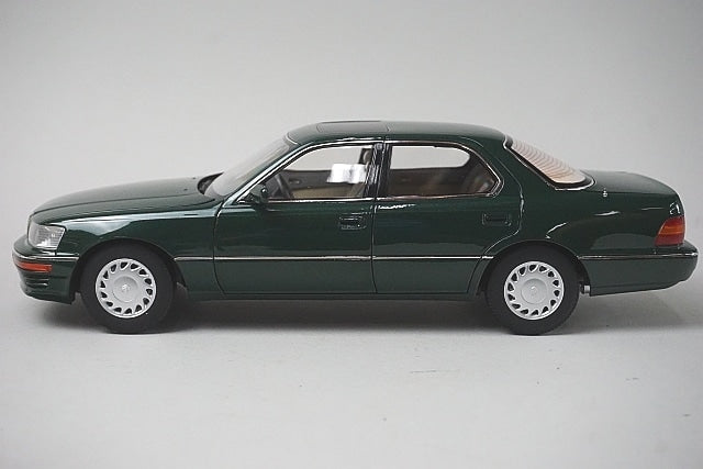 8230811G XiaoGuang MODEL 1:18 Lexus LS400 1993 Green