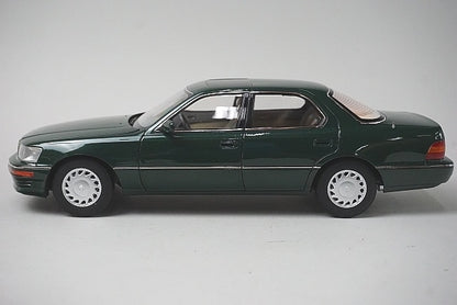 8230811G XiaoGuang MODEL 1:18 Lexus LS400 1993 Green