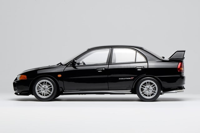 M84002 MOTORHELIX 1:18 Mitsubishi Lancer Evolution IV Pyrenees Black Pearl model car